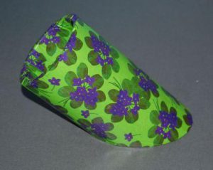 Abegrotter / blyantsholder af paprør og papir.