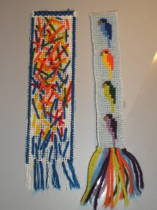 Bogmærker med frit broderi og stramaj. Undervisning i design af egne bogmærker.