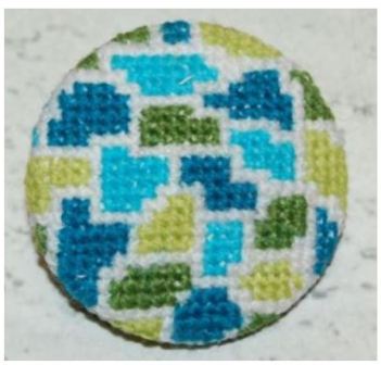 Knapper med korsstingsbroderi. mønster, sy-vejledninger og designark til undervisningen i håndværk og design. HD.