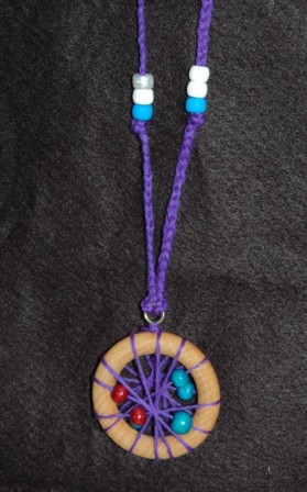 Vejledning til Indianer halskæde, kan bruges i undervisningen i Temaet indianer.