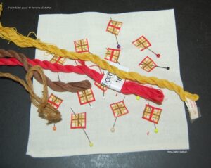 Broderiudfordring: Dogmebroderi der udforsker broderiet.
